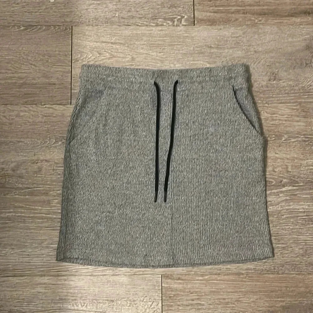 Mango MNG Casual Ribbed Gray Skirt Size Small